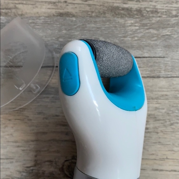 Amopé Pedi Perfect Electronic Foot File For At Home Pedicures - Picture 10 of 13